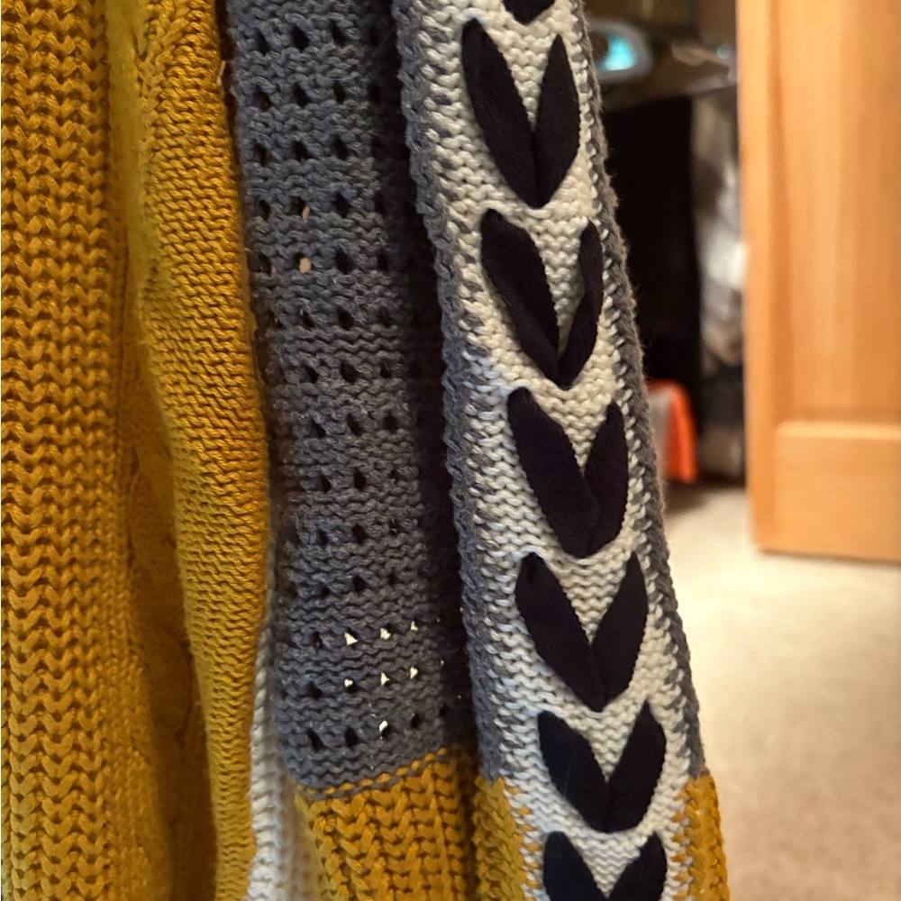 Colorblock Knit Sweater - Picture 2 of 5